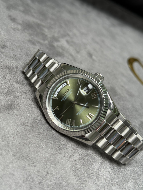 Seiko DayDate Olive Green ( Roman Numbers )