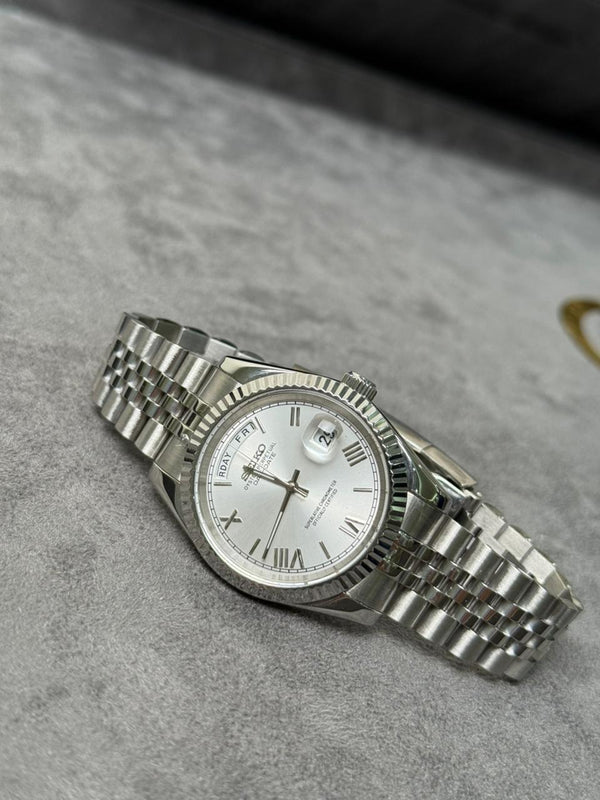 Seiko DayDate White – Romanian Numerals