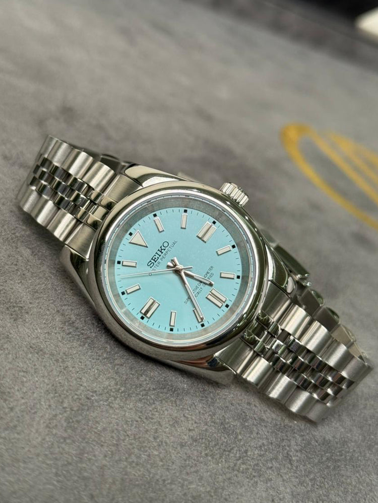 Custom Seiko automatic watch, turquoise dial, 40mm