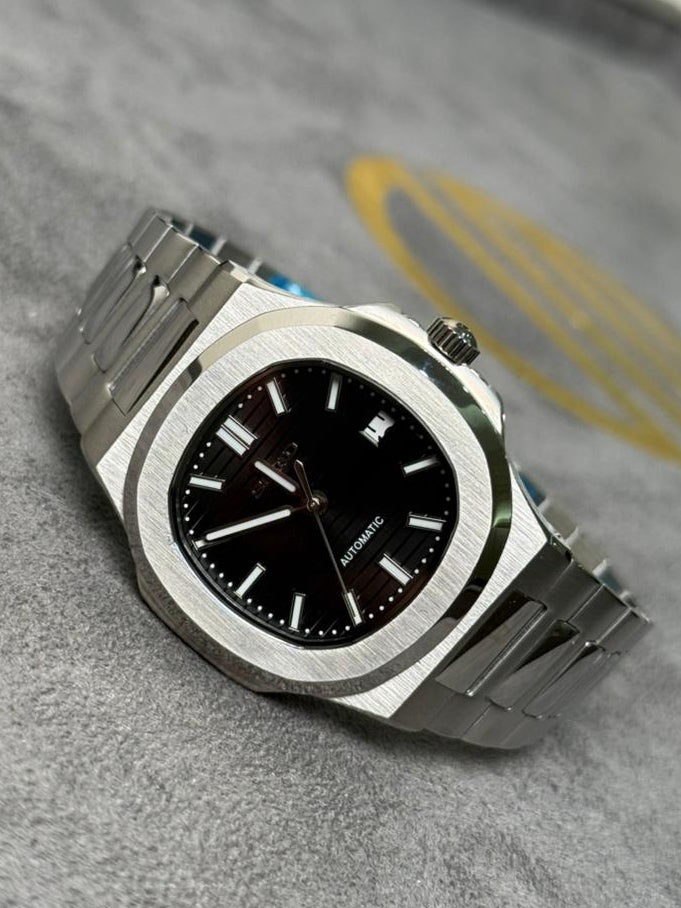 Custom Seiko porthole style automatic watch, Silver dial, 41mm